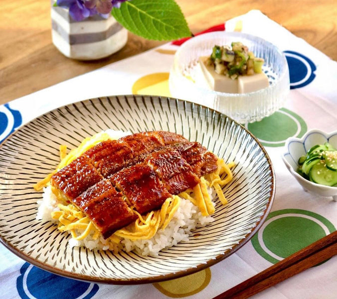 ふすまの引手がデザインされている手ぬぐい