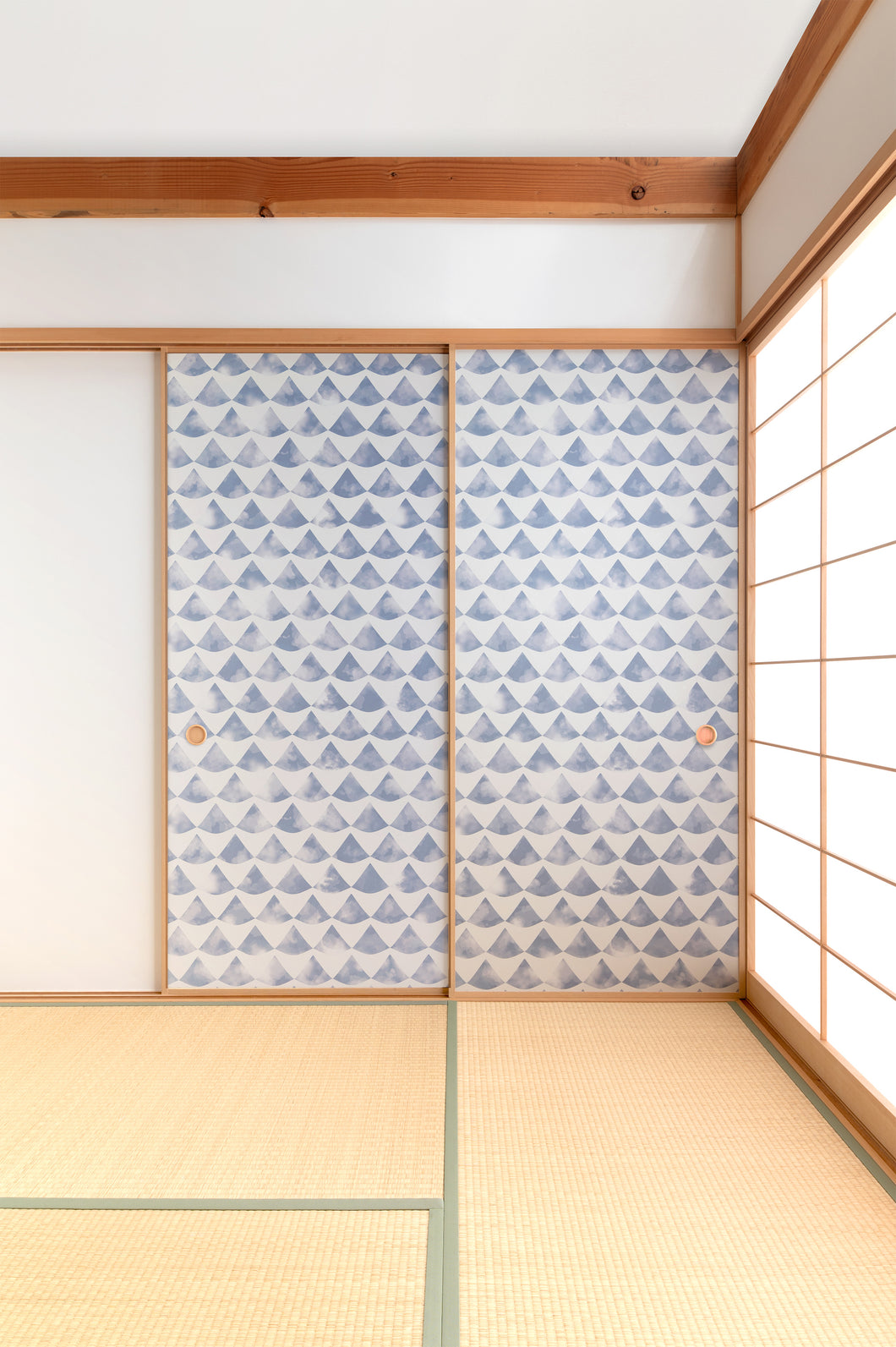 波うろこ 空色鼠 (namiuroko)  ふすまリメイクシート