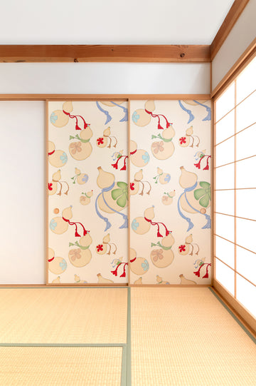 和室のふすまに簡単に貼れる 多福の花 薄卵 リメイクシート 施工イメージ